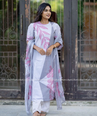 Kurti with elbow sleeves and matching dupatta