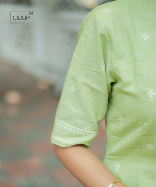 Side view showing pockets in handloom cotton co-ord