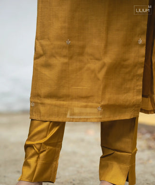 Premium Handloom Silk Outfit for Everyday Look