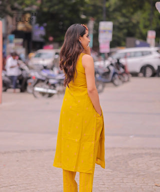 Trendy Solaris Glow Handloom Cotton Outfit