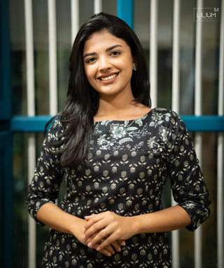 Cotton kurti 3/4 sleeve detail