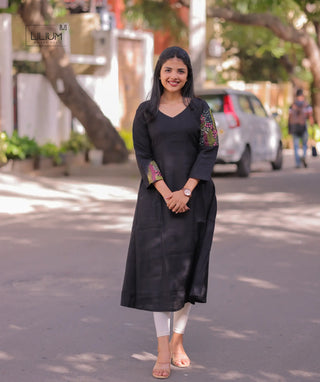 Casual black cotton kurti with 3/4 sleeves