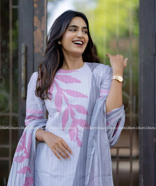 Side view showing pocket detail on kurti