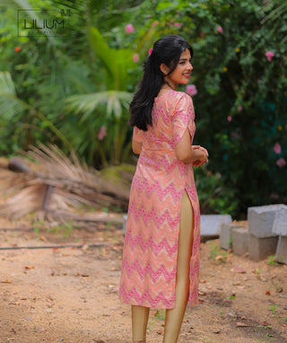 Designer Sparkling Rose Kurti Details