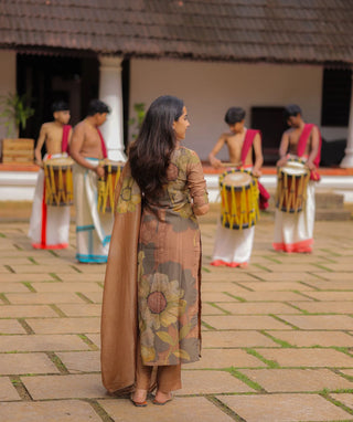 Women’s handloom cotton festive outfit for Onam