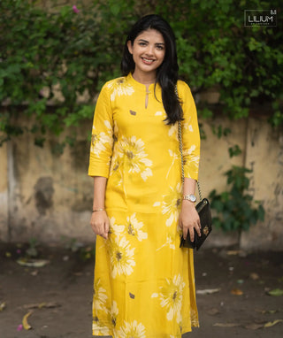 Front view of Daisy Gold muslin A-Line kurti