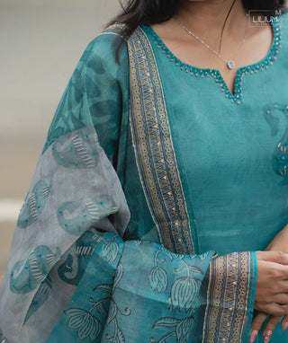 3/4 sleeve detail on tissue silk dres