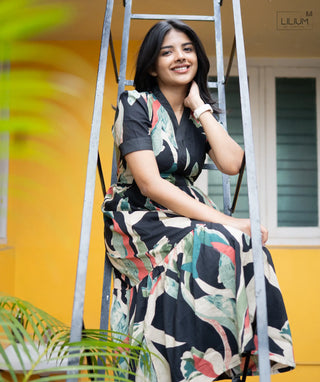 Short sleeve detail of cotton maxi dress