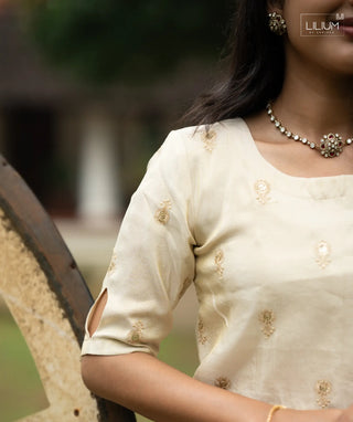 Lightweight Tissue Silk Crop Top Casual Look