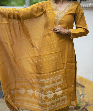 Handloom Silk Kurta Set in Bronze Radiance