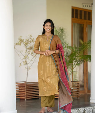 Regal Gleam Muslin Silk Festive Set