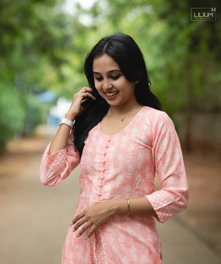 Side profile showing 3/4 sleeve top and muslin fabric