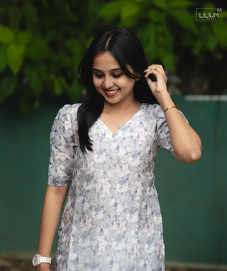 Elbow sleeve detail on tissue silk kurti