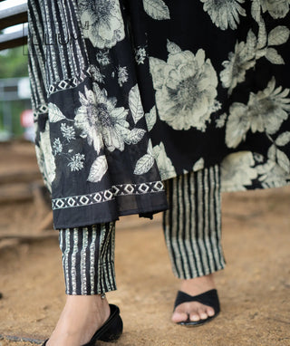 Front detailing of twilight magnolia kurti set