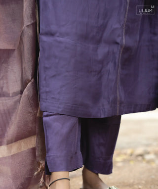 Functional pockets in muslin kurti