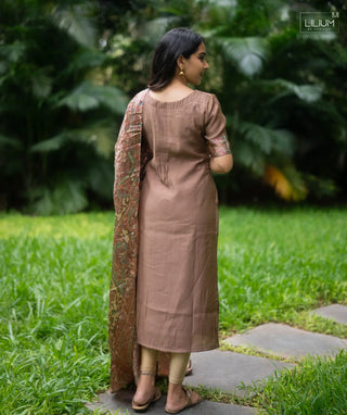 Umber Elegance Slub Muslin Kurti with Open Shawl