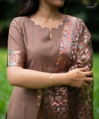 Umber Elegance Slub Muslin Kurti with Open Shawl