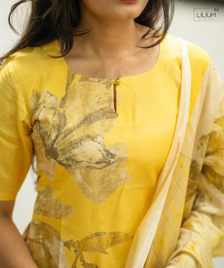 Back view of kurti with shawl in Sunburst Glow