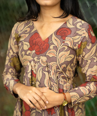 Traditional kalamkari kurti styled with flats