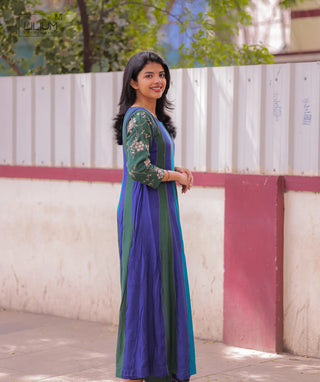 Stylish Emerald Sapphire women’s ethnic set