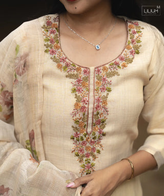 Kurti with side pockets and open slit