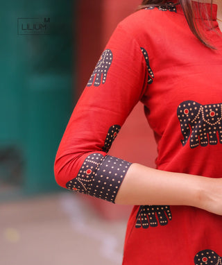 Women’s A-line kurti with 3/4 sleeves and pockets