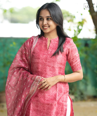 Elbow sleeve detail on shimmer kurti