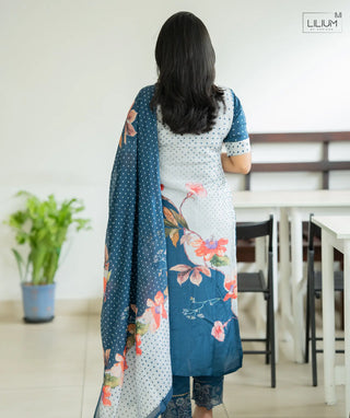 Elegant women’s muslin dress with lining and pockets