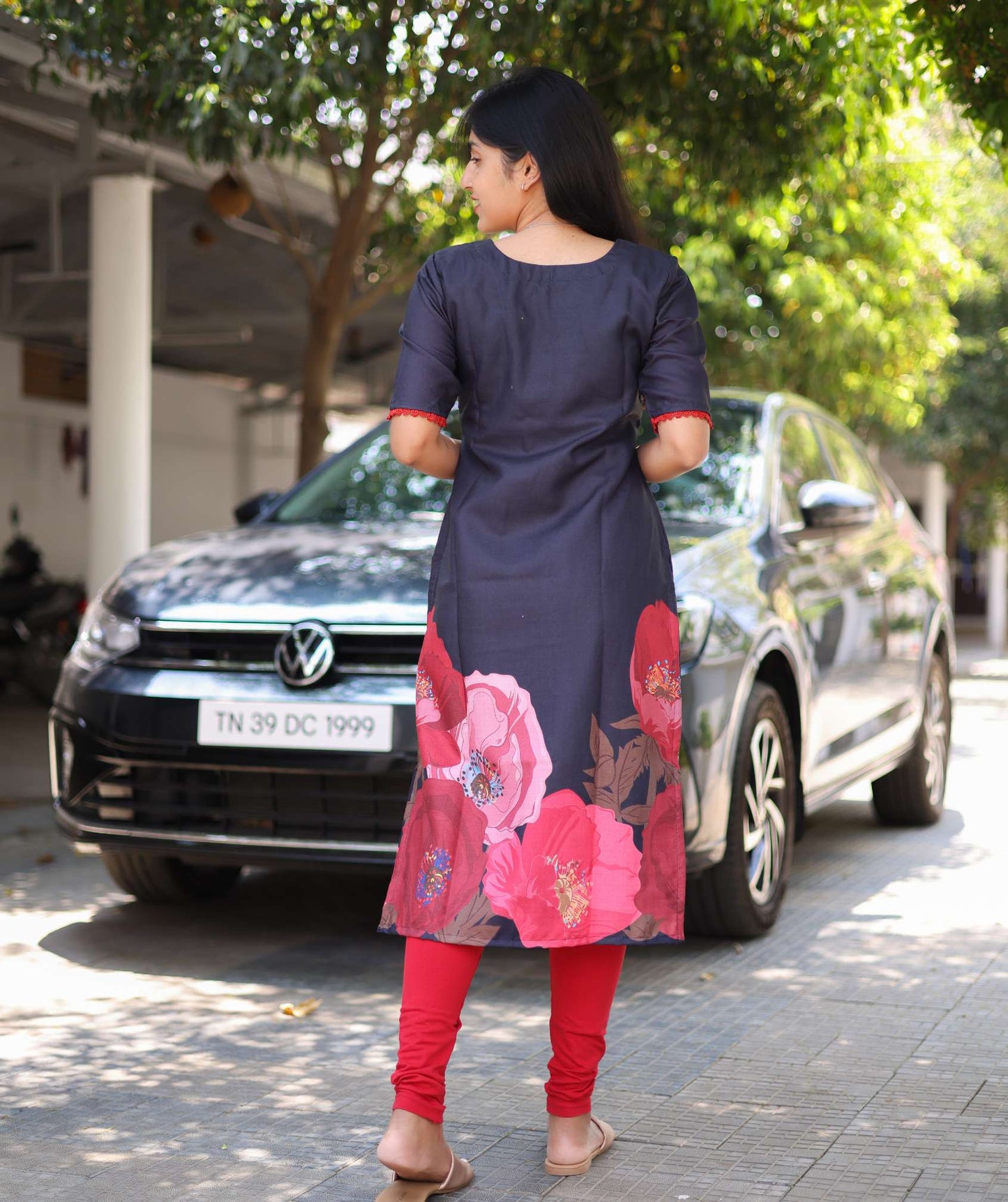 Black & Red Floral Linen Kurti – 3/4 Sleeve, Loop Neck