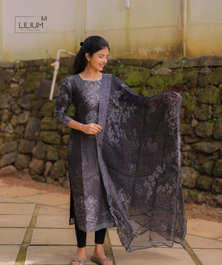 Elegant muslin kurti outfit with lining and shawl