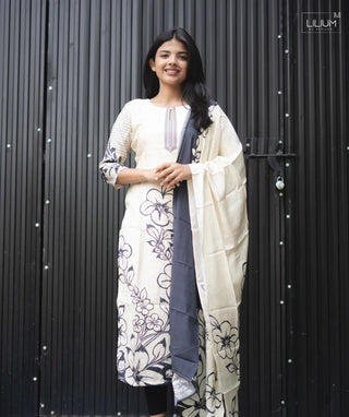 Frost Petal muslin kurti with shawl front view