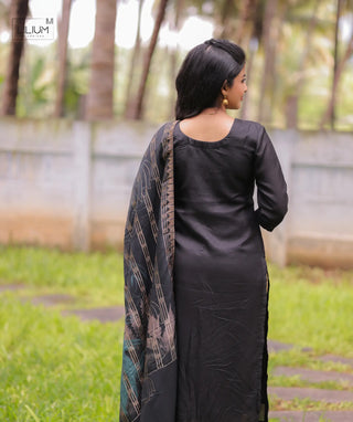 Night Aristocrat Russia Silk Kurti with Shawl