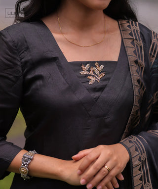 Night Aristocrat Russia Silk Kurti with Shawl