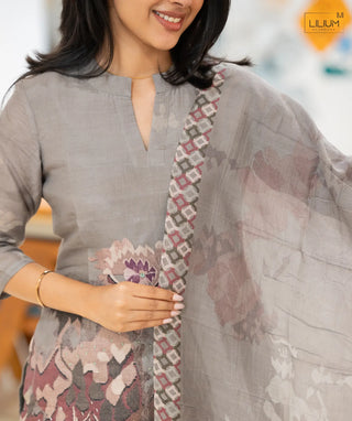 Muslin kurti with pockets and 3/4 sleeves