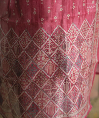 Mannequin styled in Clay Rose kurti and shawl