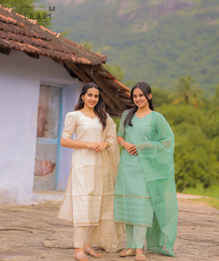 Comfortable handloom cotton outfit with elbow sleeves and pockets