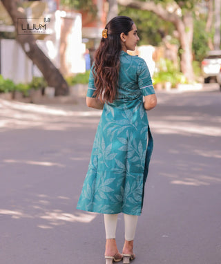 Side profile of teal elbow sleeve kurti