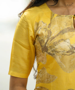 Elbow sleeve detail on muslin kurti