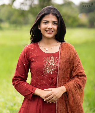 Elegant silk kurti set with pockets and shawl