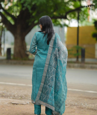 Back view of tissue silk casual outfit